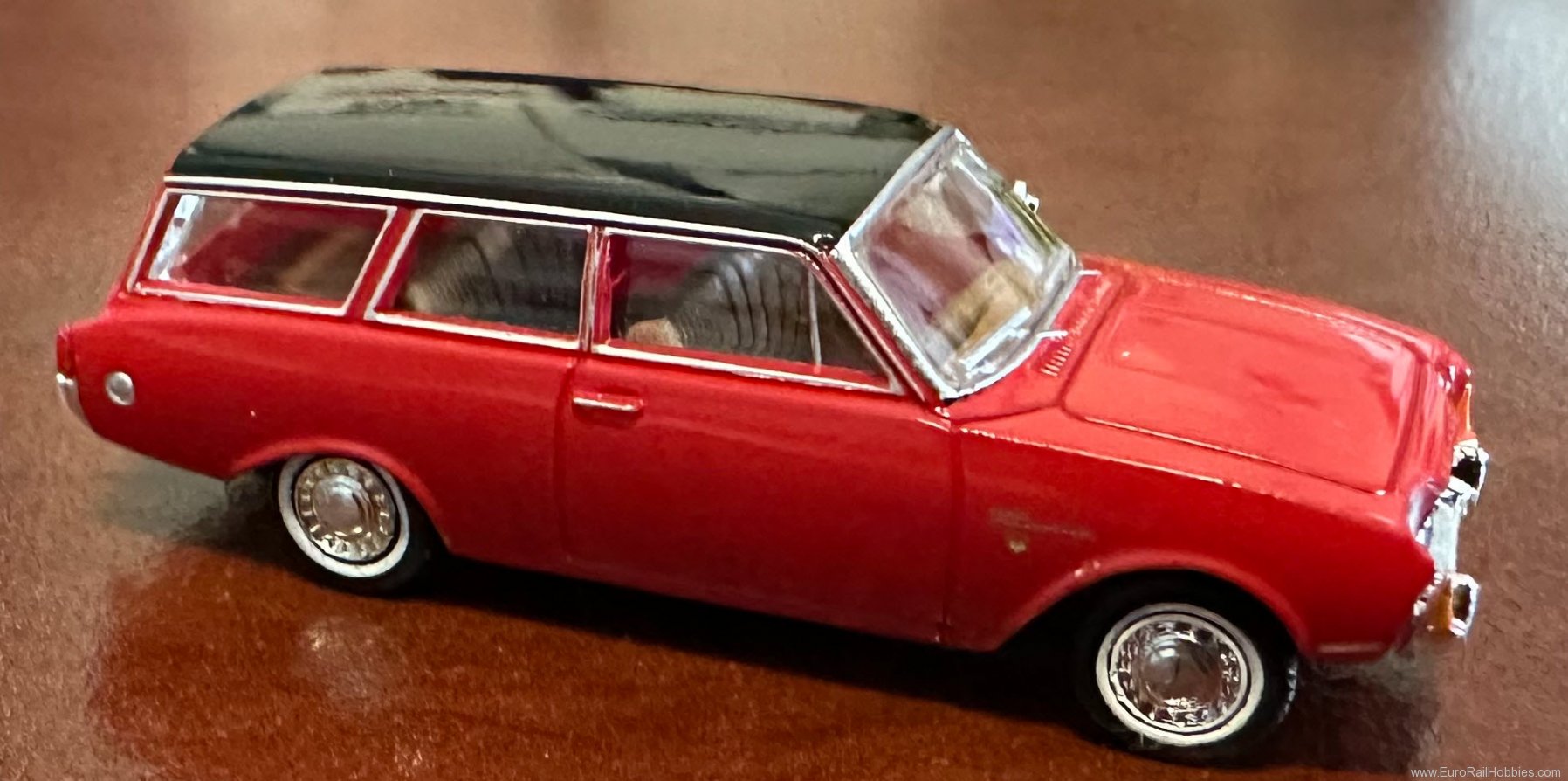 Brekina 19478 Brekina Ford Taurus 2 tone Red/Black Station 