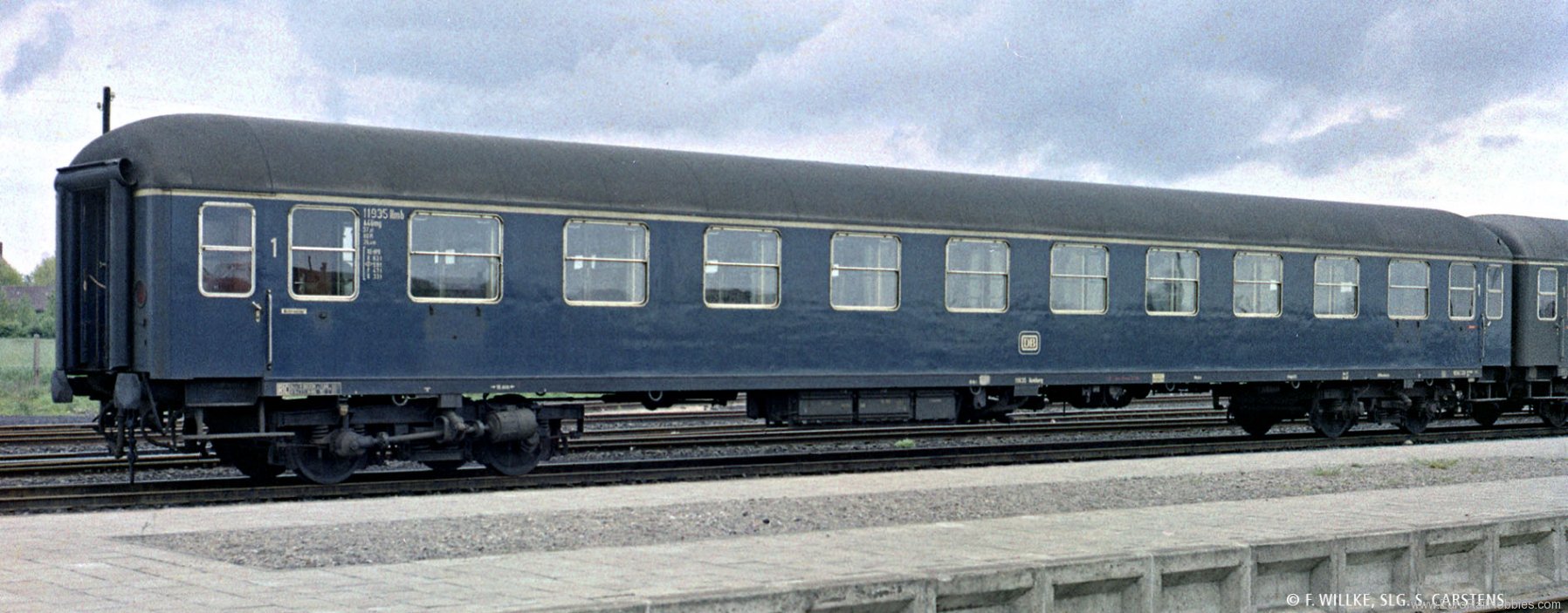 Brawa 58114 Express Train Coach A4Ã¼mg-54 DB(DC Analog 