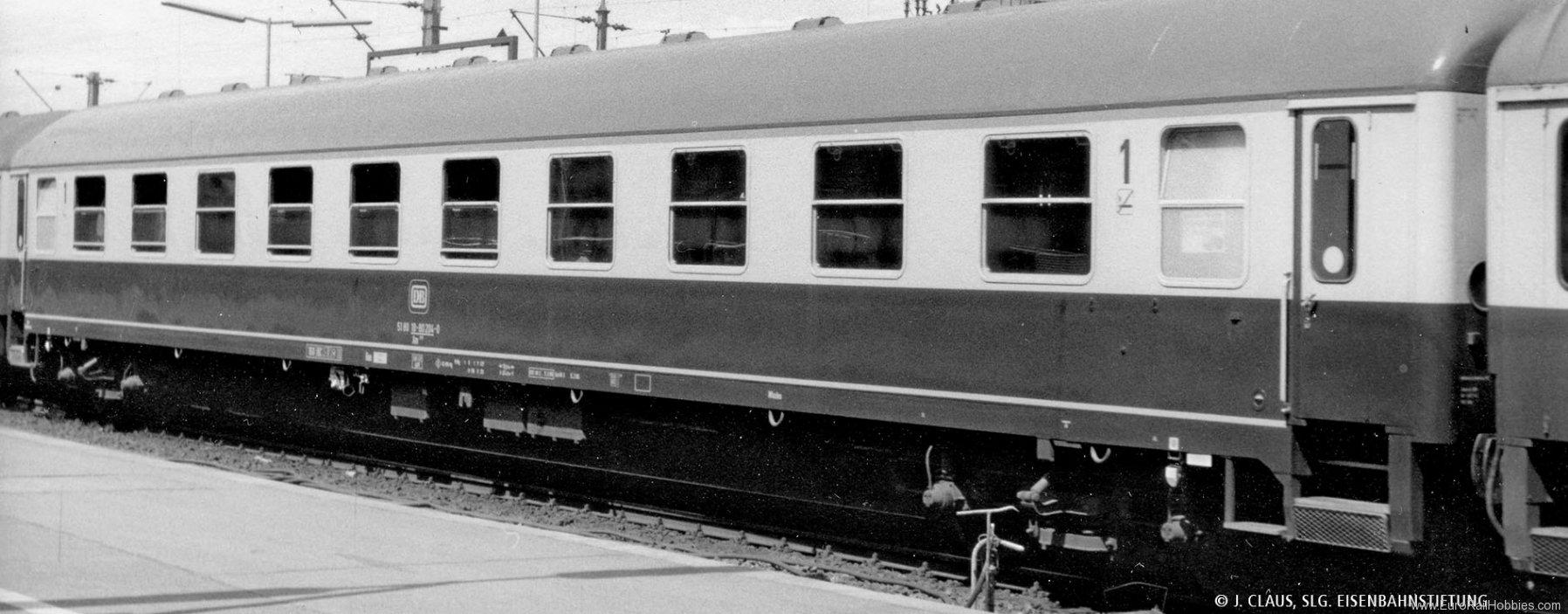 Brawa 58142 Express Train Coach Am208 DB(DC Analog Versio