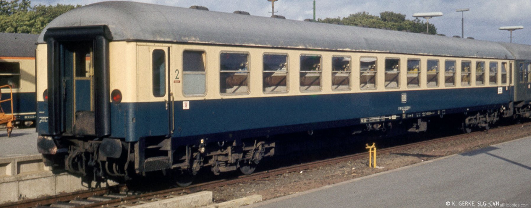 Brawa 58150 Express Train Coach Bm234 DB(DC Analog Versio