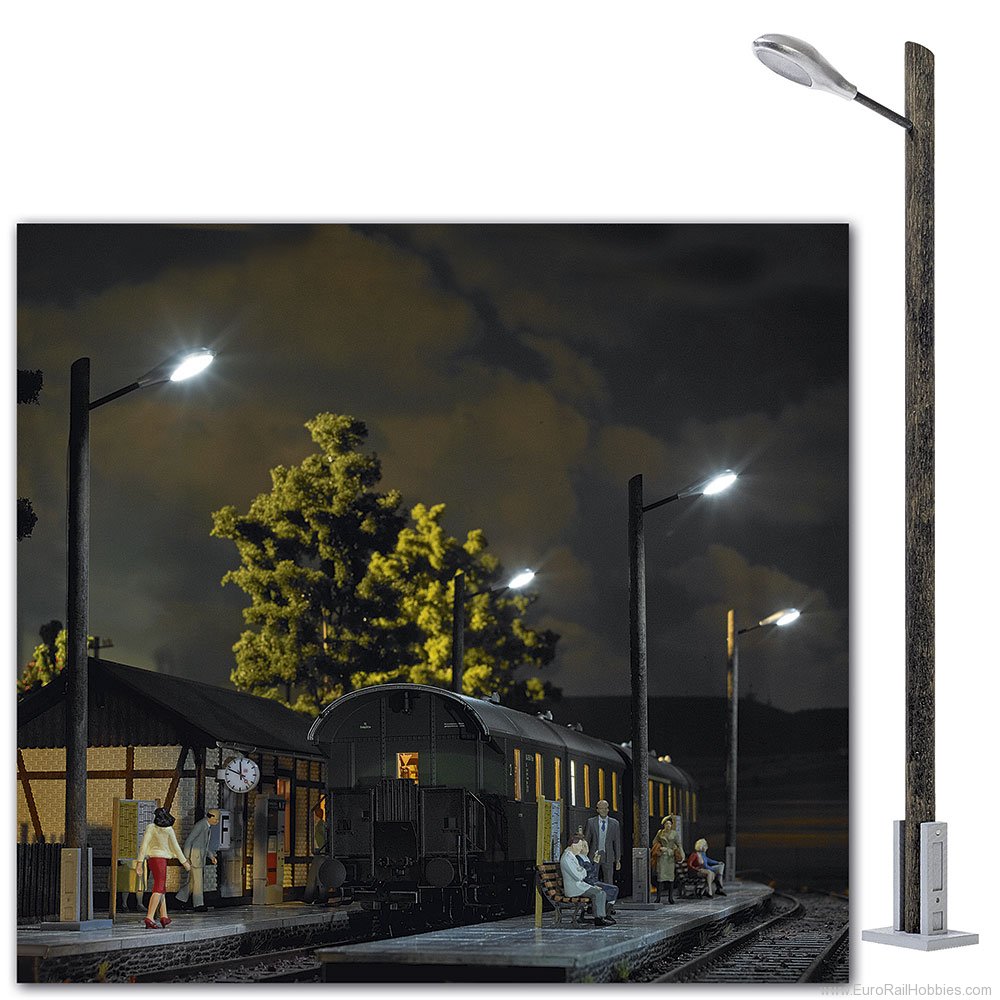 Busch 10800 Street Lamp on Wooden Pole