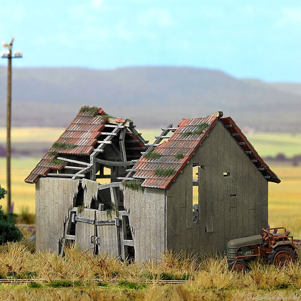 Busch 1405 Dilapidated Barn 