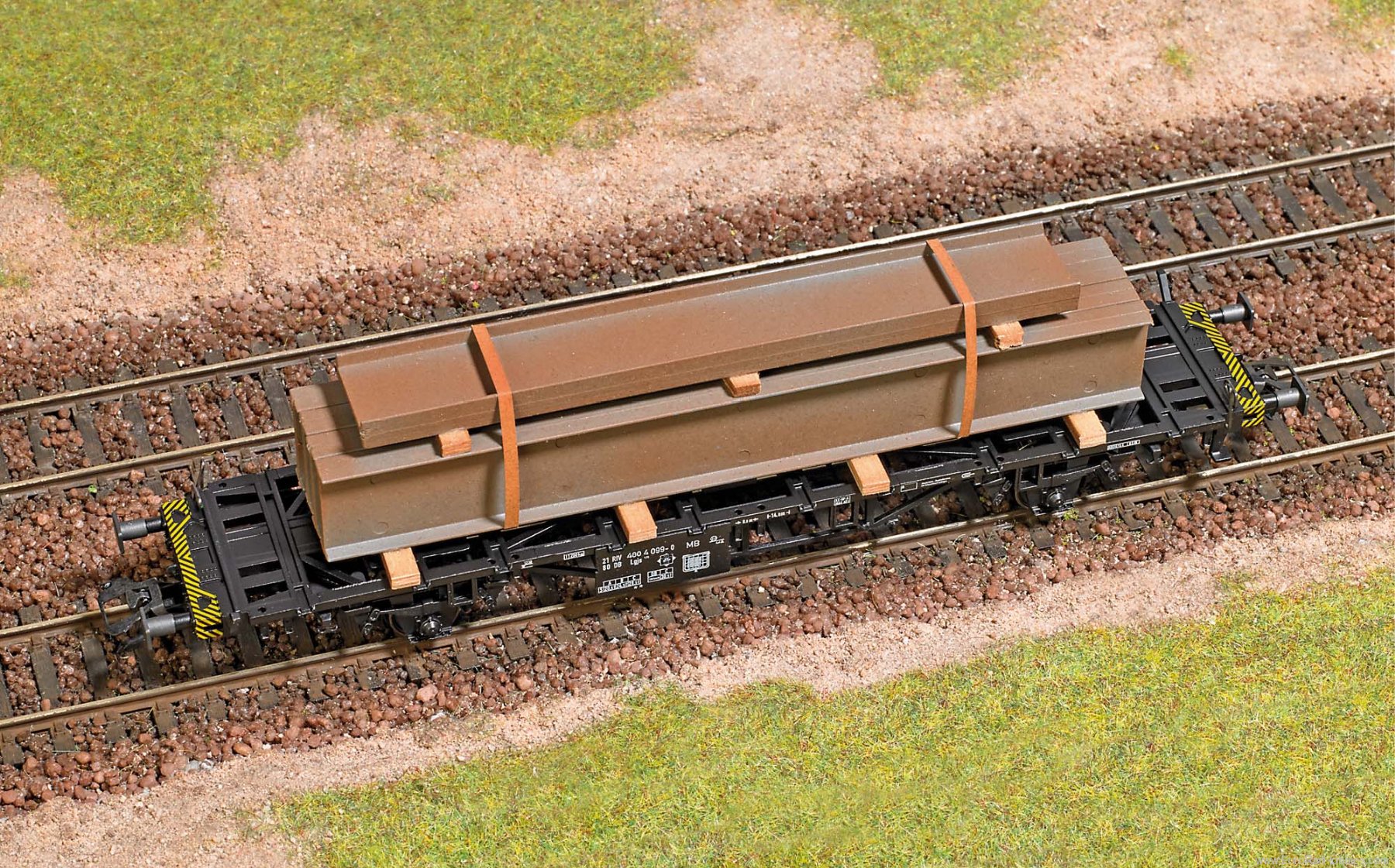 Busch 1692 Freight Material: Steel beams