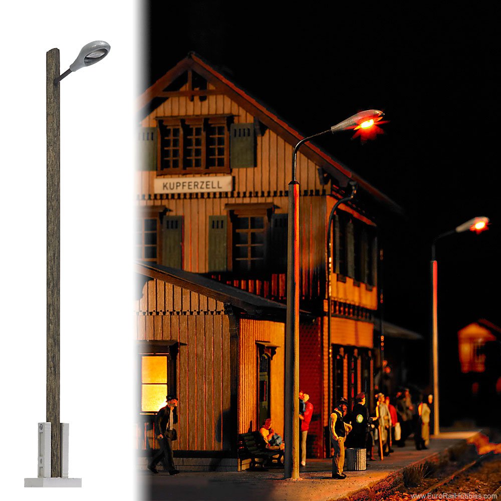 Busch 4134 Street Lamp on Wooden Pole
