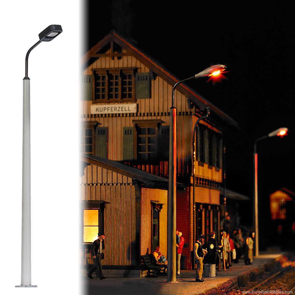 Busch 4136 Street Lamp on Concrete Pole