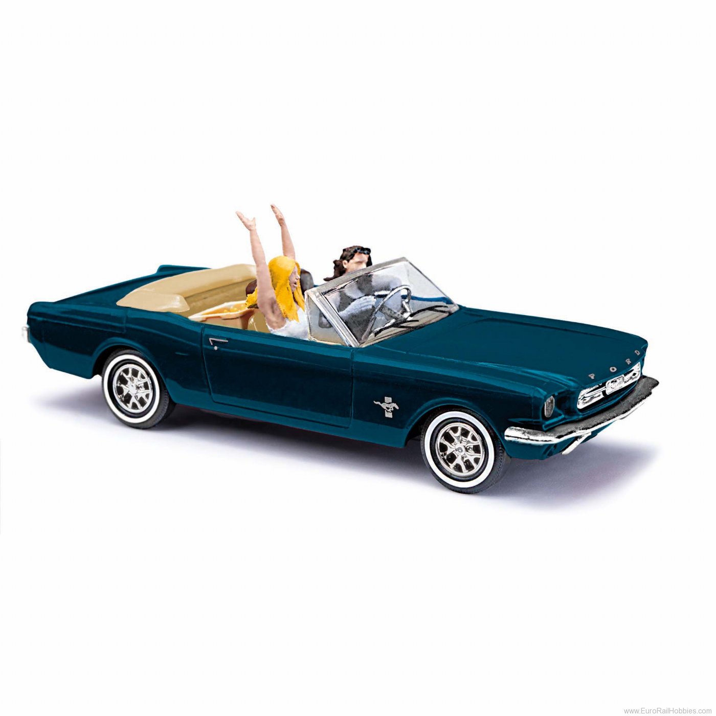 Busch 47528 Ford Mustang Cabrio mit Fahrerinnen