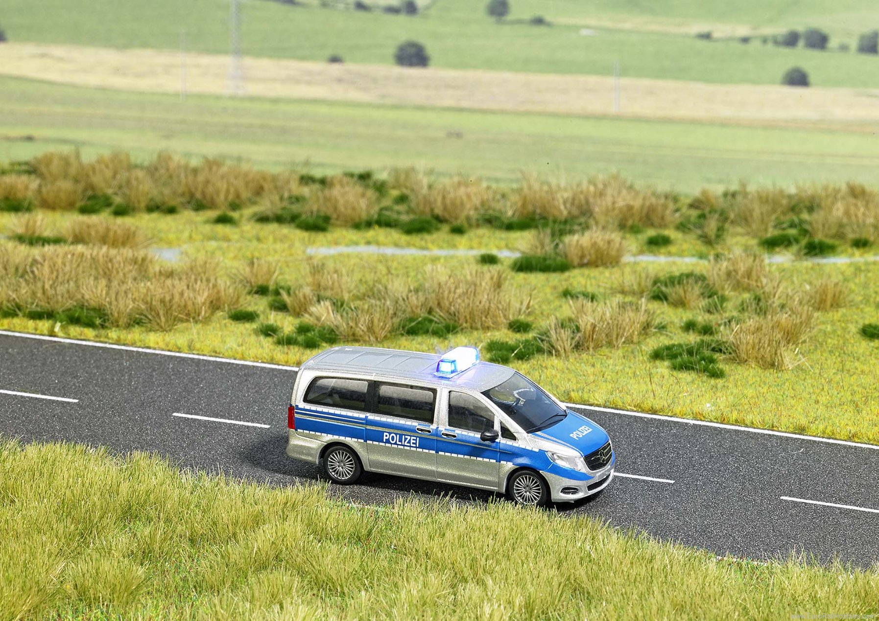 Busch 5597 Mercedes V-Class ''Police'' with blinking lig