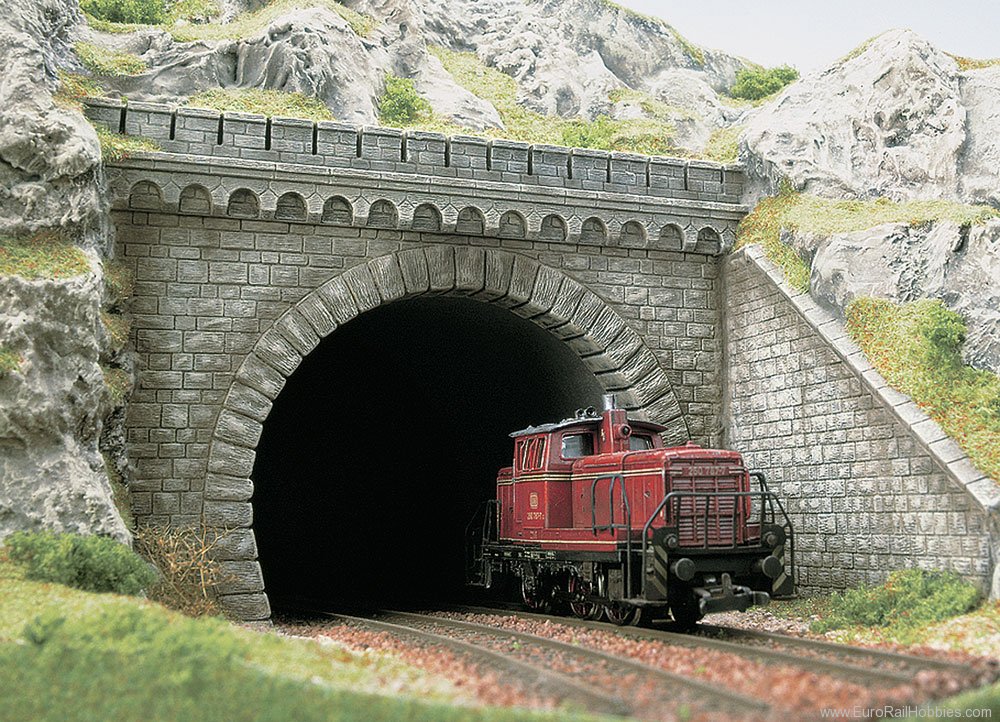 Busch 7023 Tunnel portal