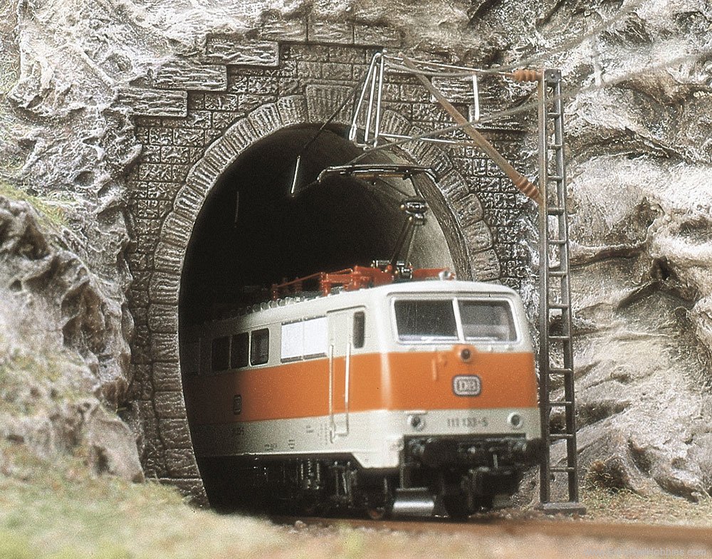 Busch 7026 2 Tunnel portals