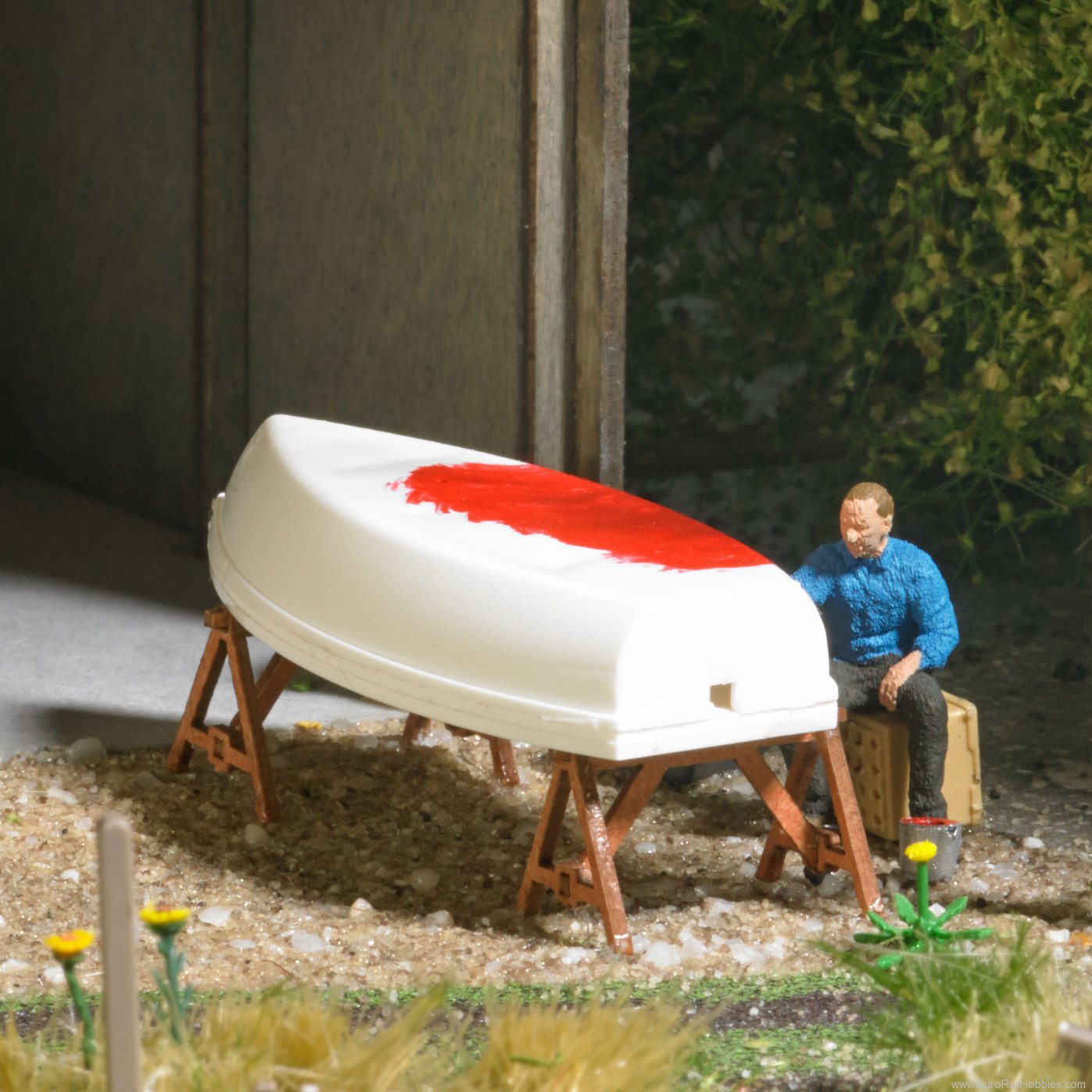 Busch 79816 Painting a boat