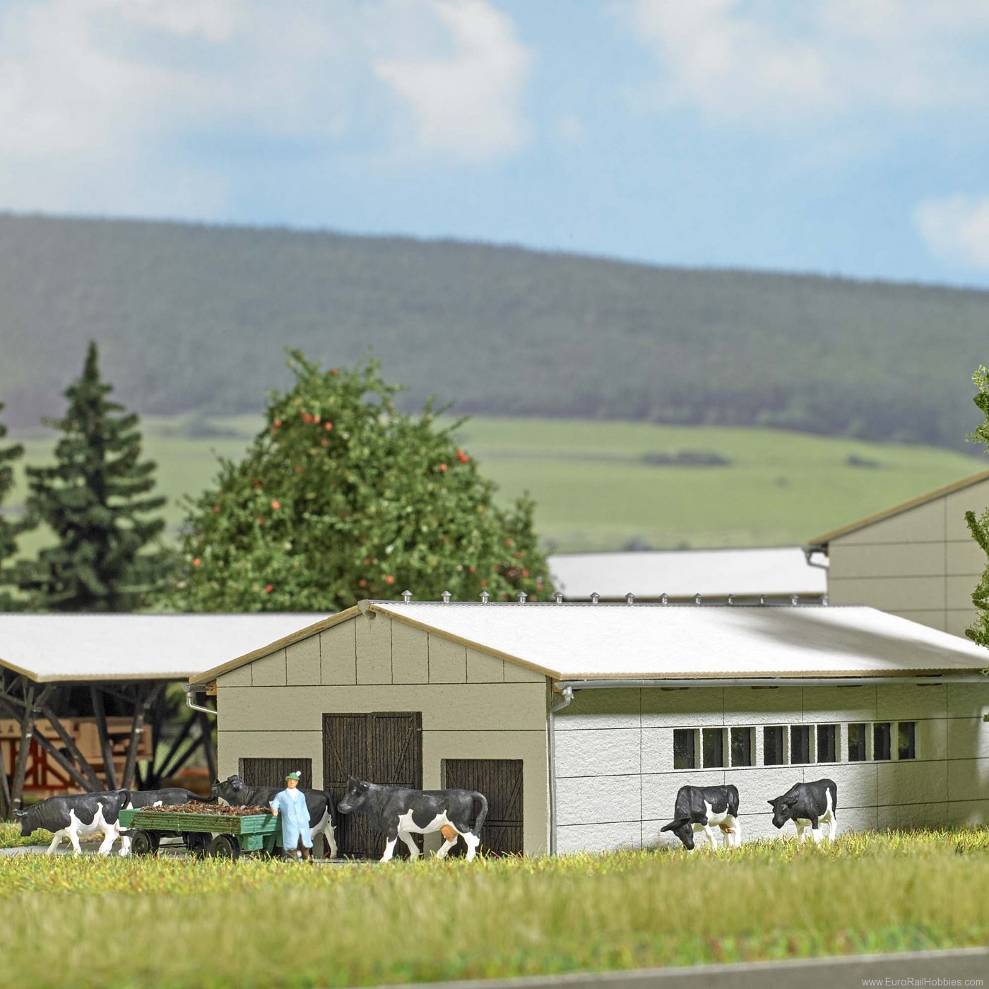 Busch 8204 Concrete Cow Barn N
