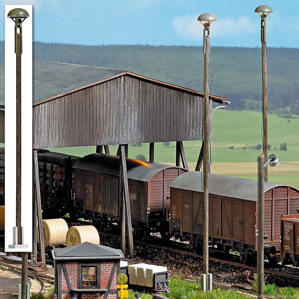 Busch 8738 Train Station Lamp on Wooden Pole