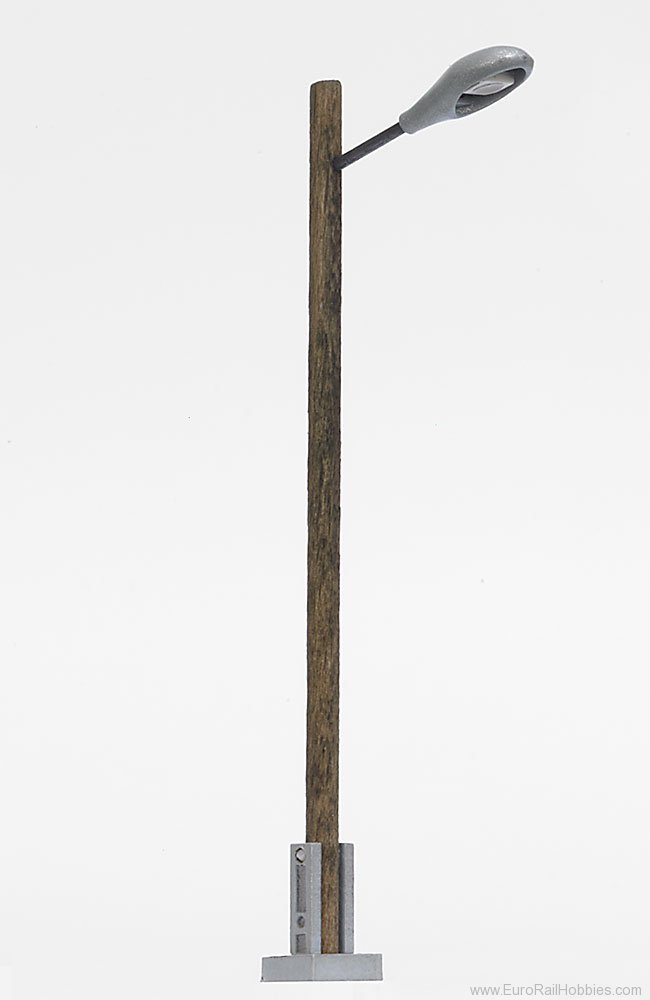 Busch 8744 Street Lamp on Wooden Pole