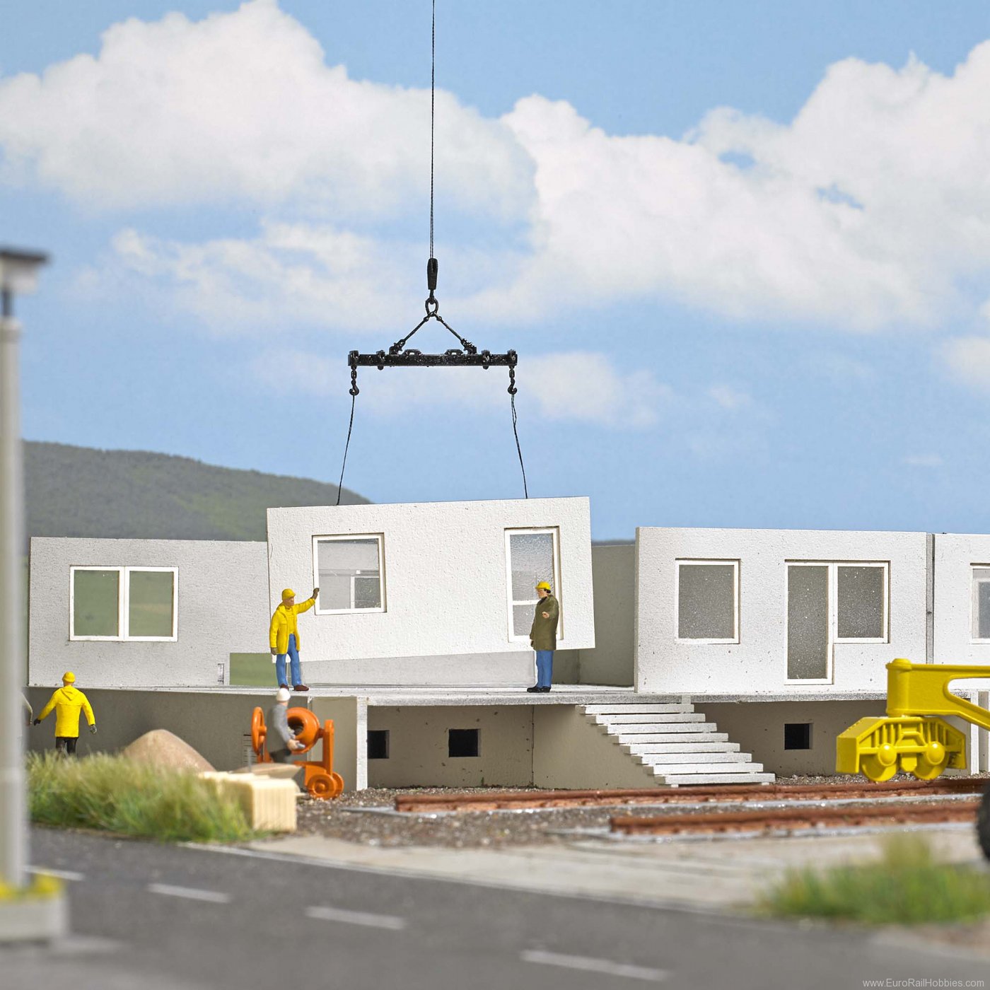 Busch 8890 Prefabricated building under construction TT