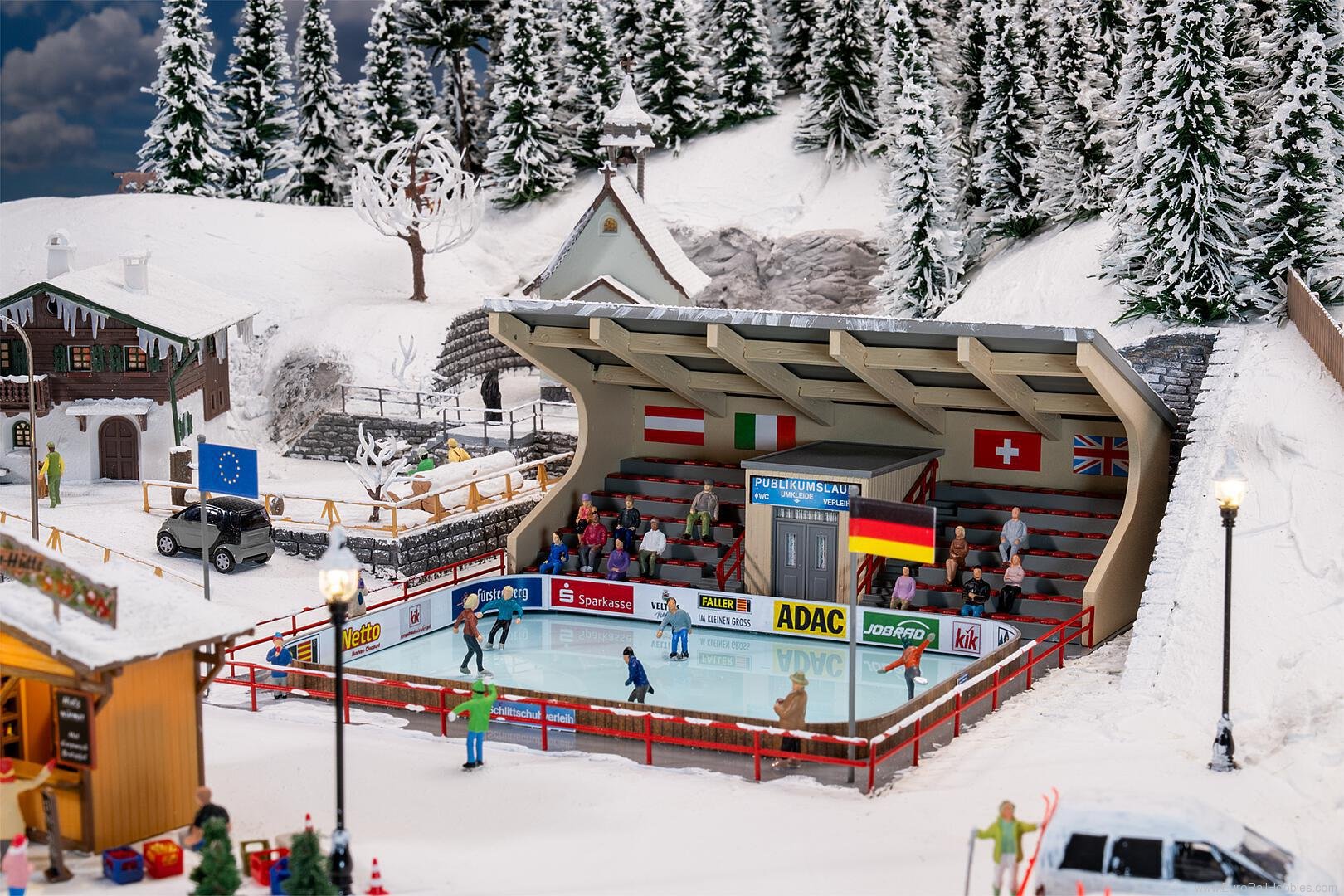 Faller 134005 Artificial ice rink with moving figures