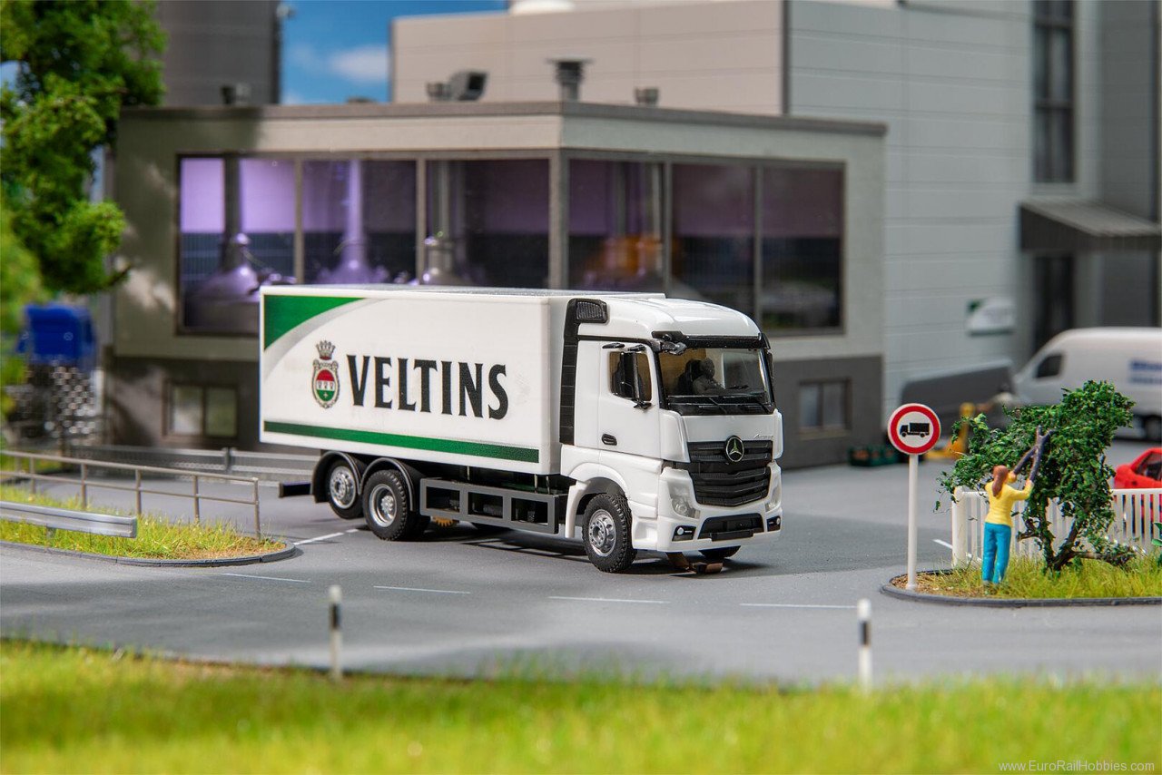 Faller 161439 Truck MB Actros Streamspace Box Body Veltins 