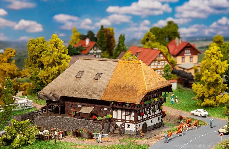 Faller 232395 Black Forest farm with straw roof