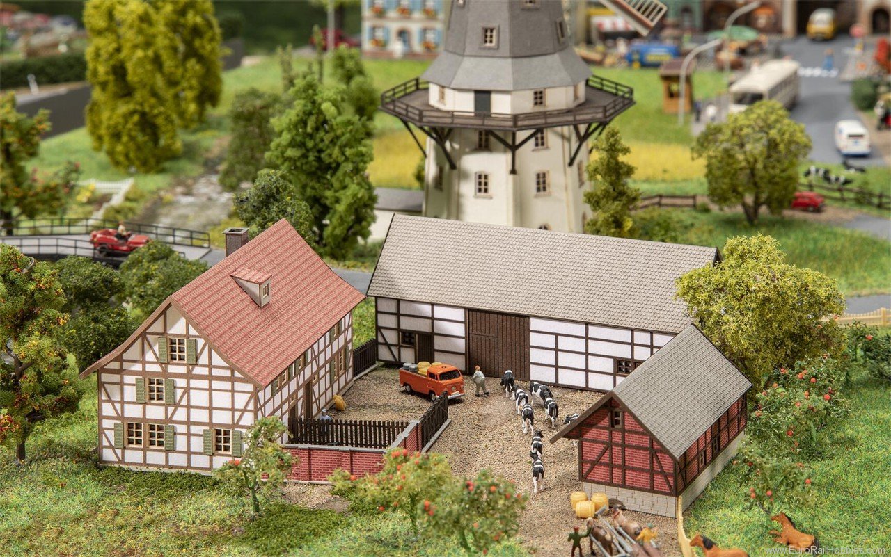 Faller 282800 Three-Sided Farm