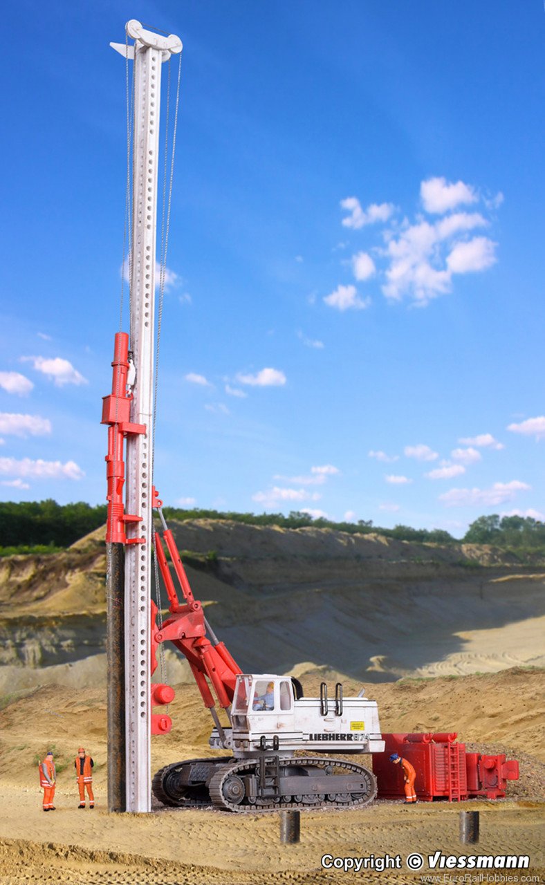 Kibri 11253 H0 LIEBHERR 974 with ram and pulley attachmen