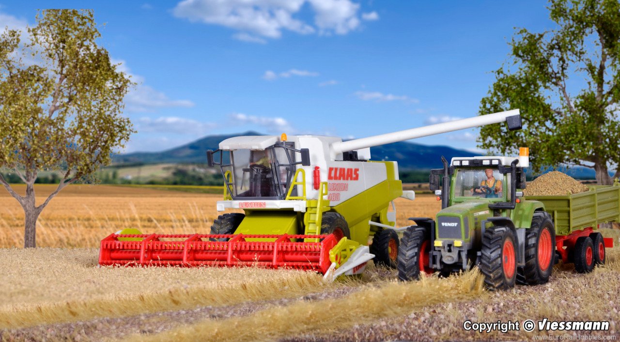 Kibri 12263 H0 CLAAS Lexion crop harvester with attachmen