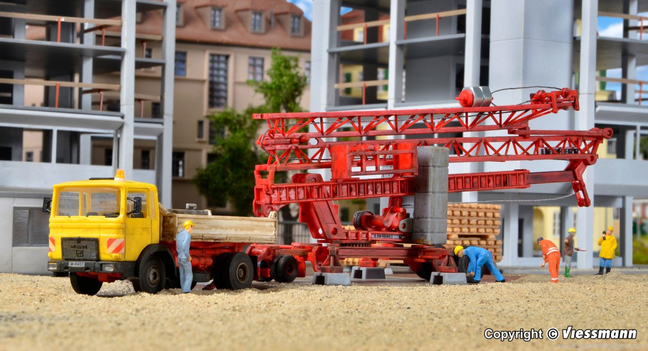 Kibri 13025 H0 MAN lorry with quick-assembly crane