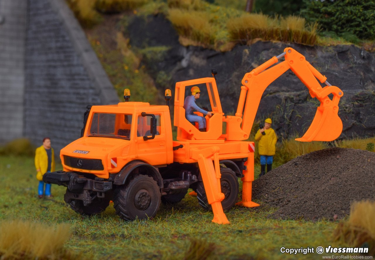 Kibri 18480 UNIMOG with excavator