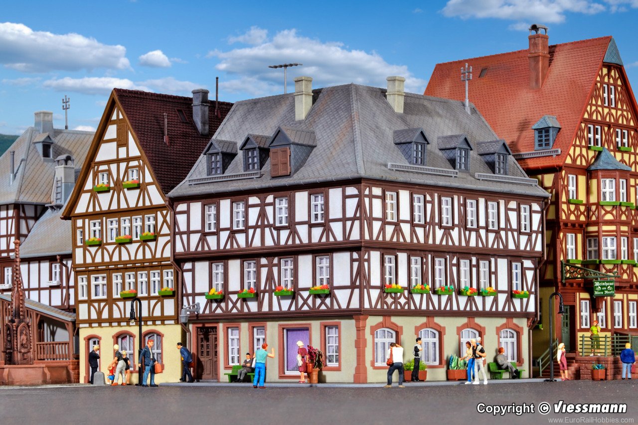 Kibri 38904 H0 Half timbered corner house Miltenberg