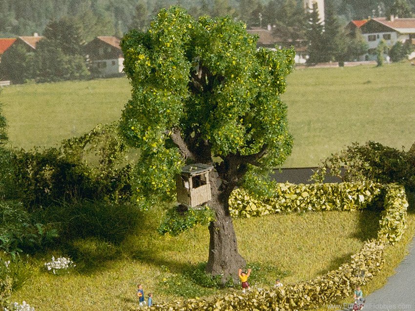 Noch 21766 Tree with Tree House, 9 cm high