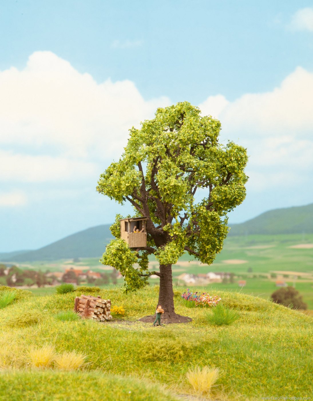 Noch 21767 Tree with tree house 13 cm high, no figures i