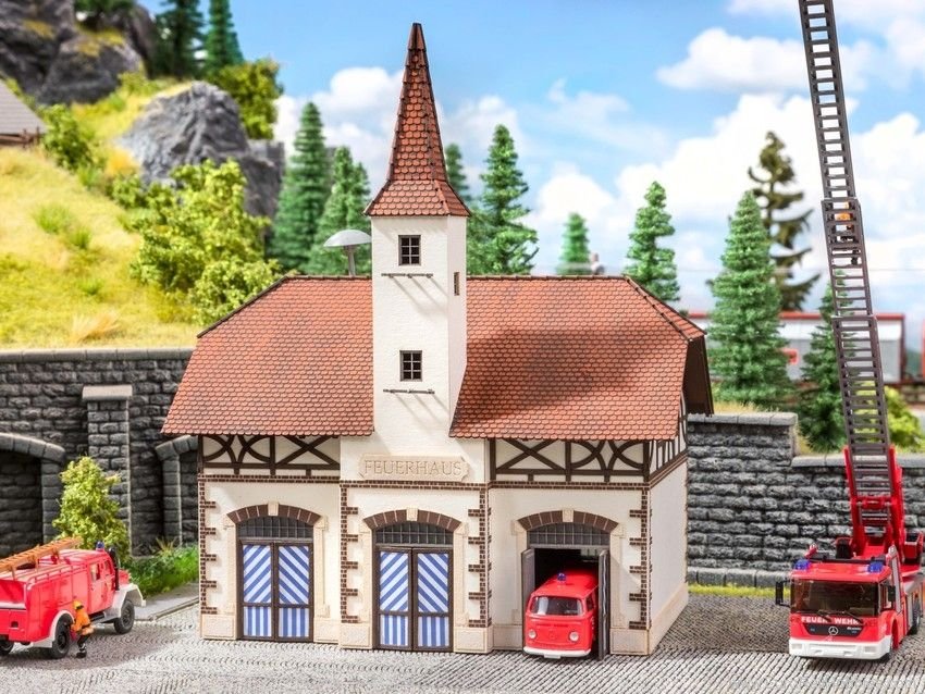 Noch 63380 Fire Station with micro-sound Siren