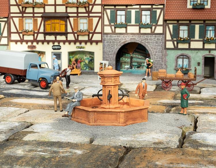 Pola 333154 Market Fountain