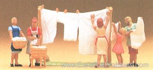 Preiser 10050 Women hanging laundry