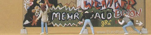Preiser 10334 Graffiti Artists - 2 Figures & Fence