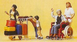 Preiser 10465 Pedestrians -- Travelers Pushing Cart & Wheel