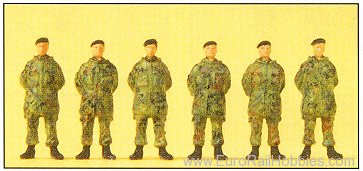 Preiser 16840 Standing Soldiers w. Beret - German Federal A