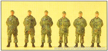 Preiser 16842 Standing Soldiers w. Cap - German Federal Arm