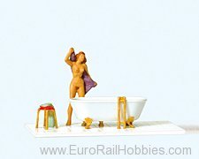 Preiser 28159 Woman at the bath tub