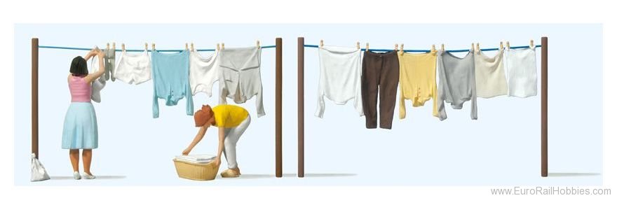 Preiser 44936 Women hanging laundry
