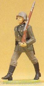 Preiser 56053 Soldiers 1:25 -- Soldier Marching w/o Kit-Bag
