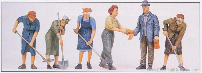 Preiser 64011 Women digging in Ruins - 1/35 Scale
