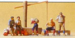 Preiser 79161 Pedestrians -- People Resting By Village Foun