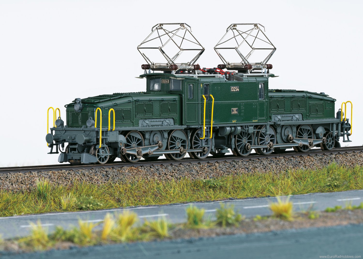 Trix 25596 SBB Class Be 6/8 II Crocodile Electric Locomo