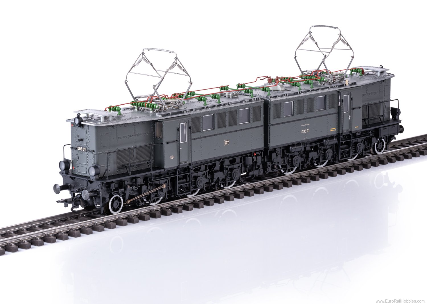 Trix 25950 DRG E95 Electric Locomotive DCC/MFX w/Sound (