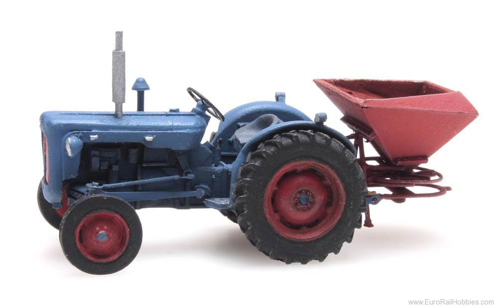 Artitec 387.347 Fordson tractor with broadcast spreader