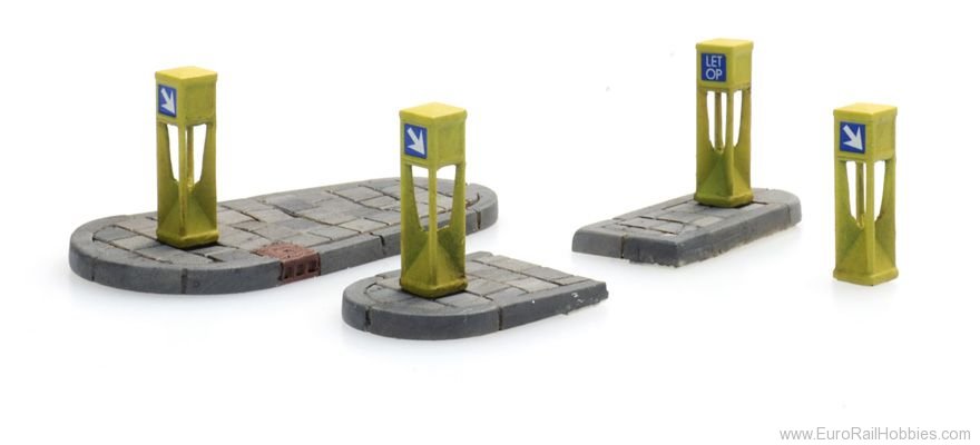 Artitec 387.457 4 traffic bollards and 2 traffic islands