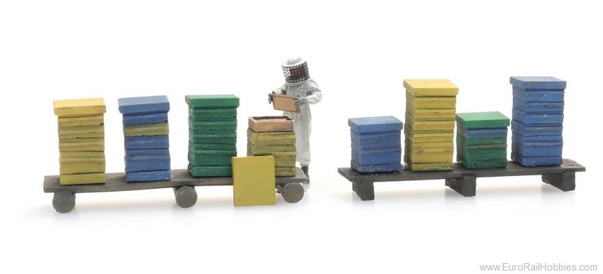 Artitec 387.477 Beehives with beekeepers (Factory Sold Out)