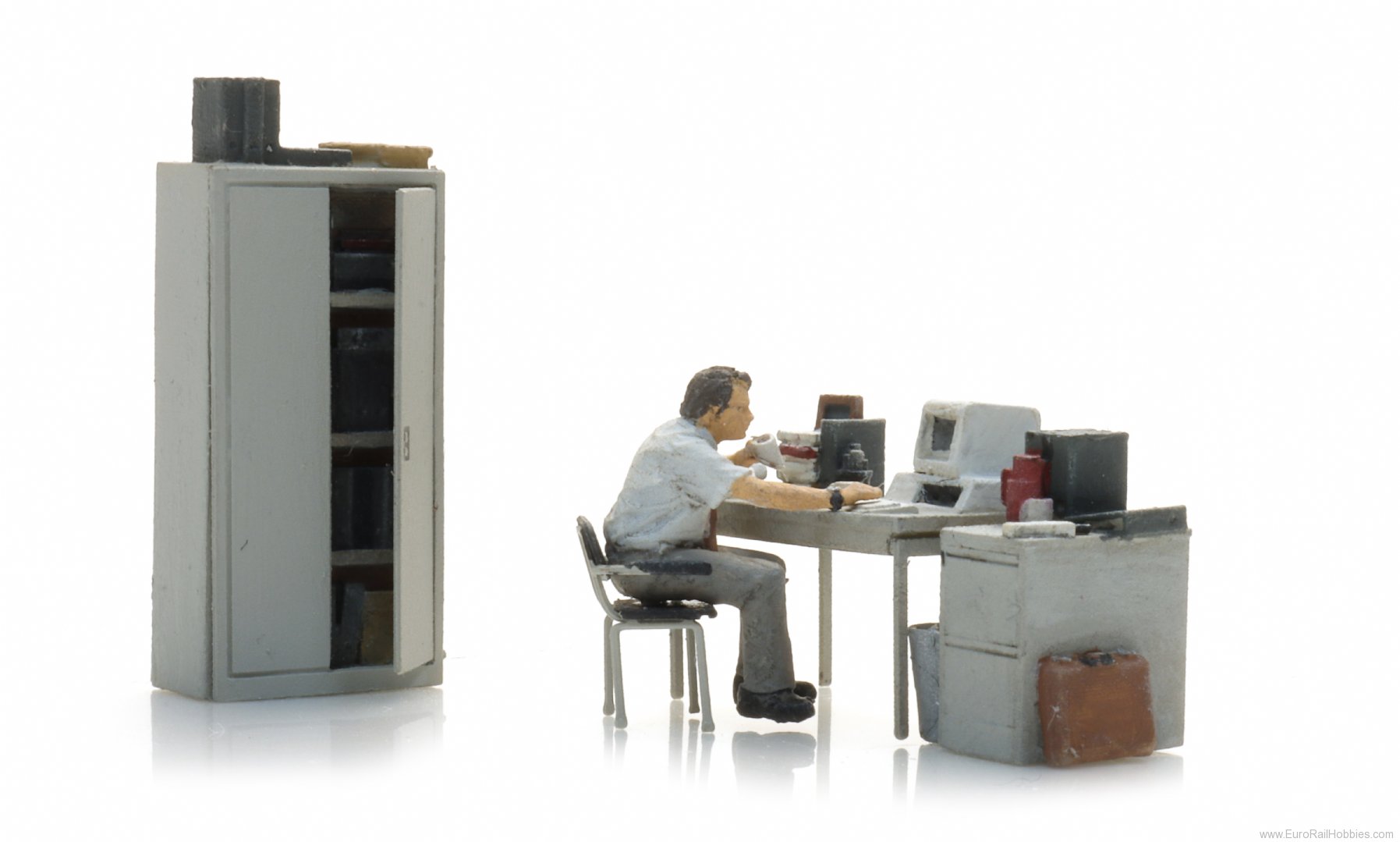 Artitec 387.682 Office interior with figure