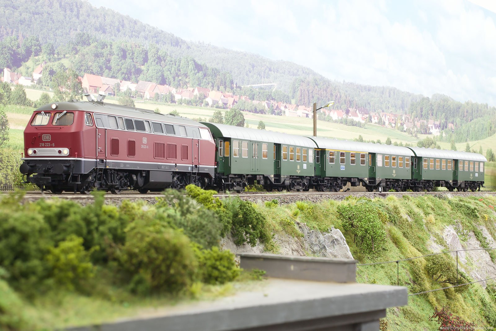 Lenz 43180.01 DB BR218 Train Set with three 4-axle Conversi