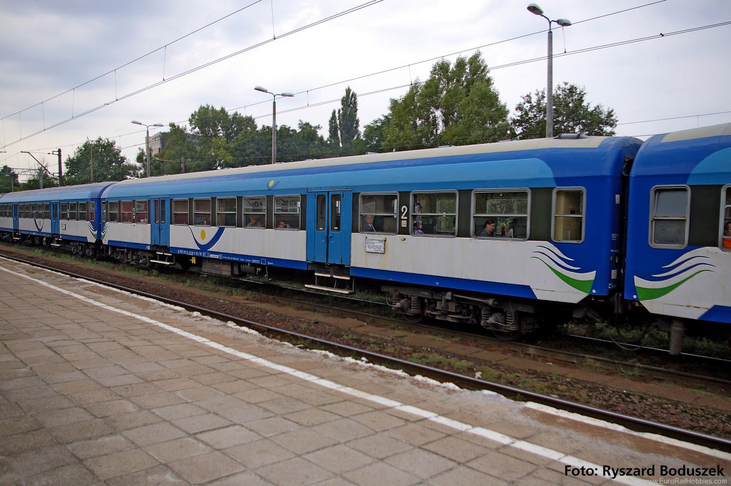 Piko 28322 Private 2 Piece 120A Centre Entry Coaches