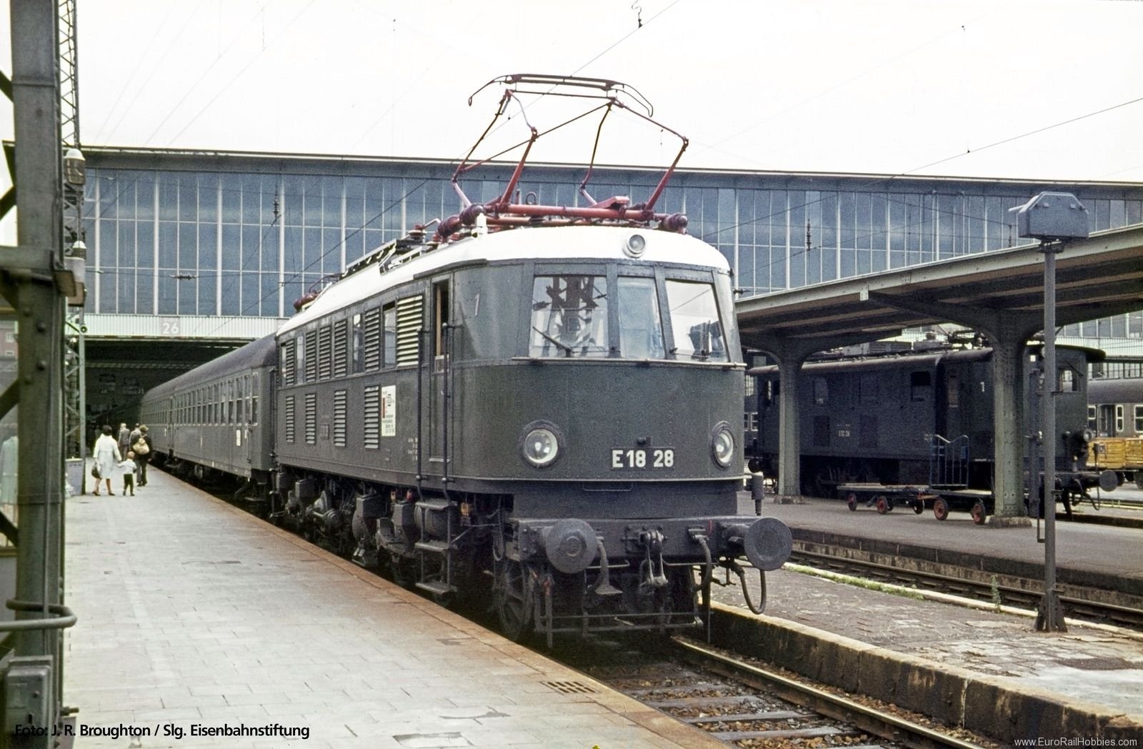 Piko 40309 N Electric Locomotive E18 DB III, including P